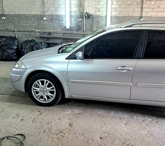 Сірий Рено Меган, об'ємом двигуна 1.5 л та пробігом 240 тис. км за 6100 $, фото 4 на Automoto.ua