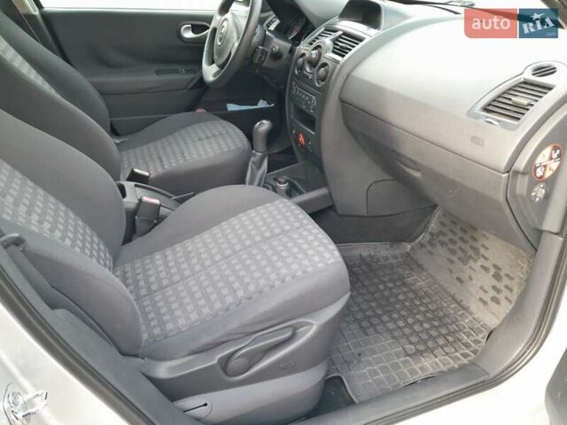 Серый Рено Меган, объемом двигателя 1.6 л и пробегом 165 тыс. км за 5800 $, фото 1 на Automoto.ua