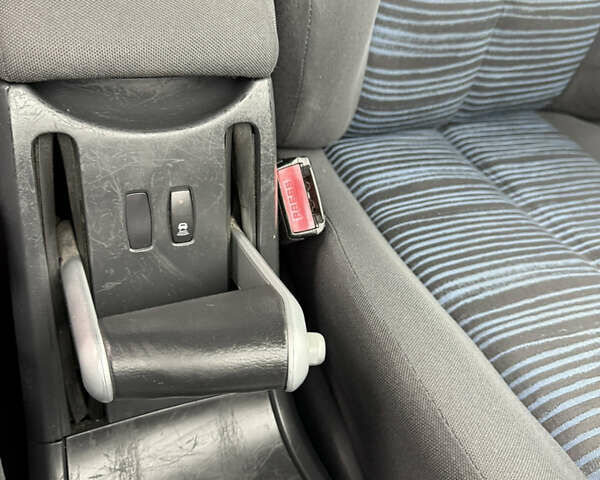 Сірий Рено Меган, об'ємом двигуна 1.6 л та пробігом 143 тис. км за 5700 $, фото 49 на Automoto.ua