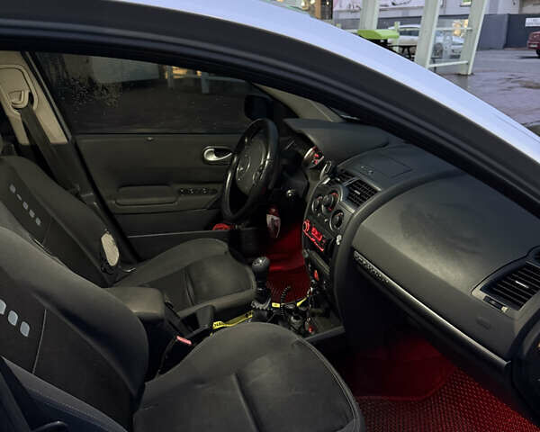 Серый Рено Меган, объемом двигателя 1.5 л и пробегом 385 тыс. км за 5600 $, фото 14 на Automoto.ua