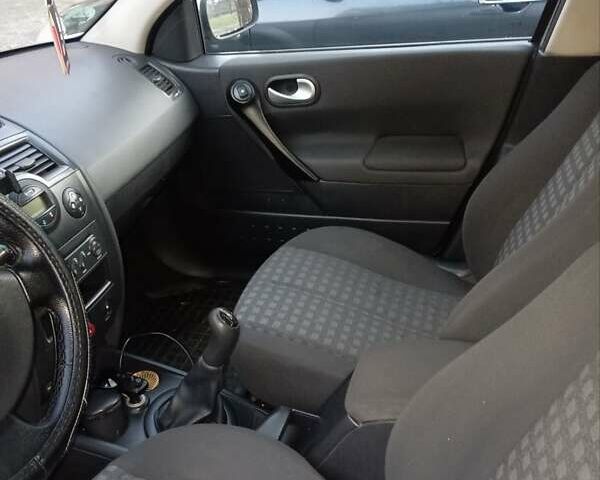 Серый Рено Меган, объемом двигателя 1.6 л и пробегом 230 тыс. км за 5299 $, фото 7 на Automoto.ua