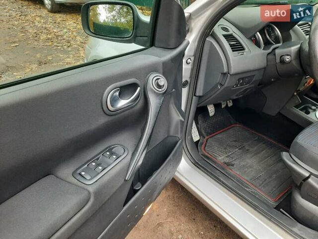 Серый Рено Меган, объемом двигателя 1.6 л и пробегом 224 тыс. км за 5850 $, фото 28 на Automoto.ua