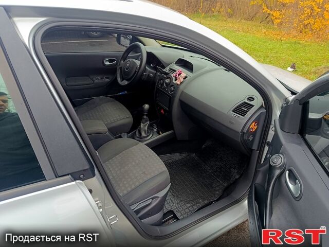 Серый Рено Меган, объемом двигателя 1.5 л и пробегом 270 тыс. км за 5200 $, фото 3 на Automoto.ua