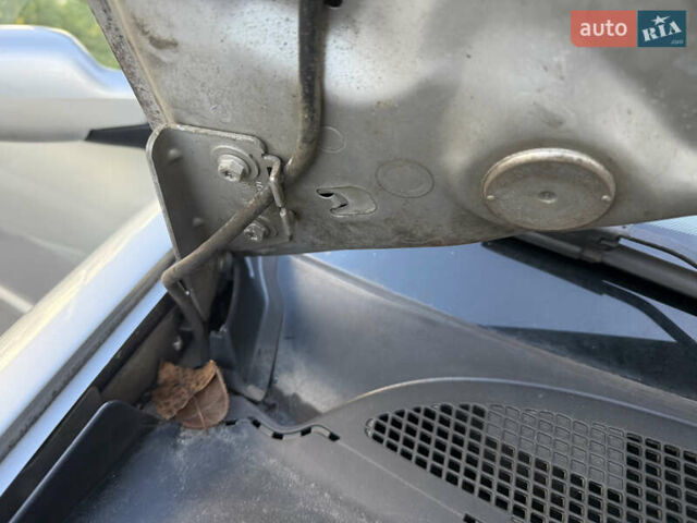 Серый Рено Меган, объемом двигателя 1.6 л и пробегом 213 тыс. км за 5650 $, фото 32 на Automoto.ua