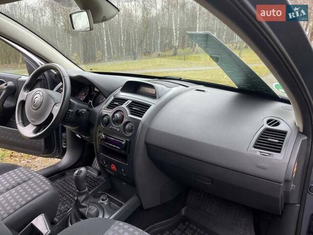 Серый Рено Меган, объемом двигателя 1.6 л и пробегом 236 тыс. км за 5400 $, фото 24 на Automoto.ua