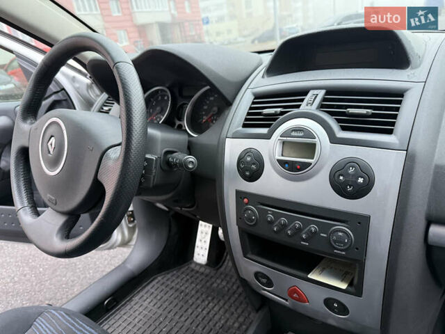 Серый Рено Меган, объемом двигателя 1.6 л и пробегом 213 тыс. км за 5100 $, фото 35 на Automoto.ua