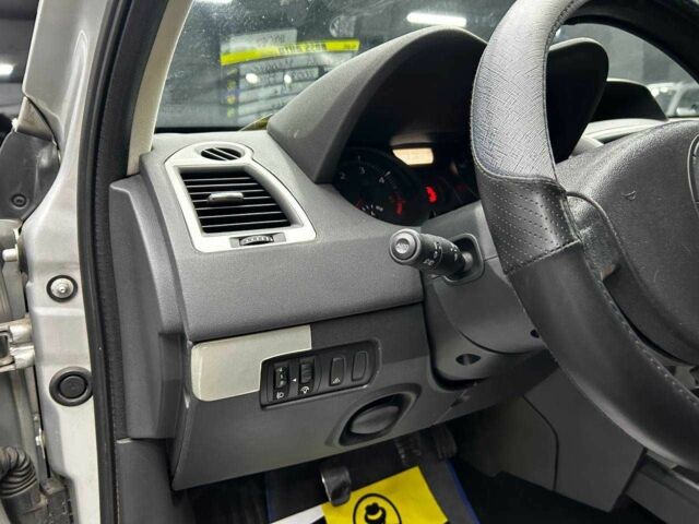 Серый Рено Меган, объемом двигателя 1.9 л и пробегом 224 тыс. км за 7000 $, фото 13 на Automoto.ua