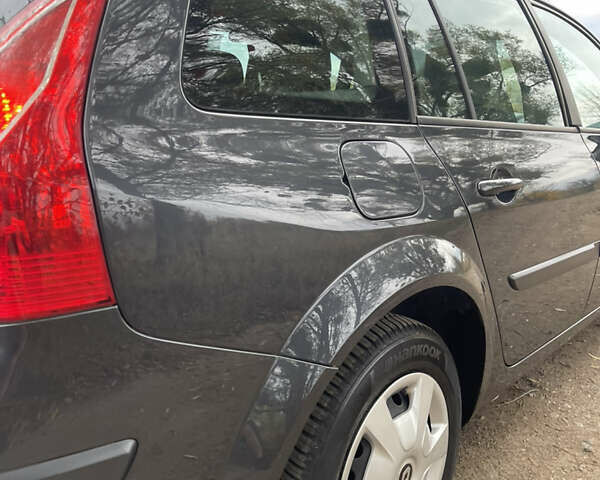 Серый Рено Меган, объемом двигателя 1.6 л и пробегом 217 тыс. км за 5350 $, фото 21 на Automoto.ua