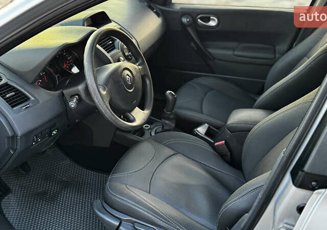 Серый Рено Меган, объемом двигателя 1.6 л и пробегом 250 тыс. км за 4800 $, фото 15 на Automoto.ua