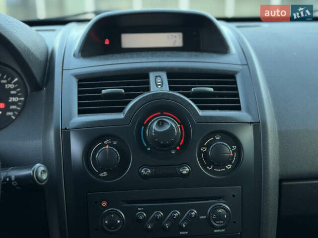 Сірий Рено Меган, об'ємом двигуна 1.6 л та пробігом 240 тис. км за 4950 $, фото 20 на Automoto.ua