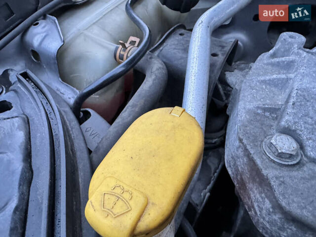 Сірий Рено Меган, об'ємом двигуна 1.6 л та пробігом 184 тис. км за 4799 $, фото 40 на Automoto.ua