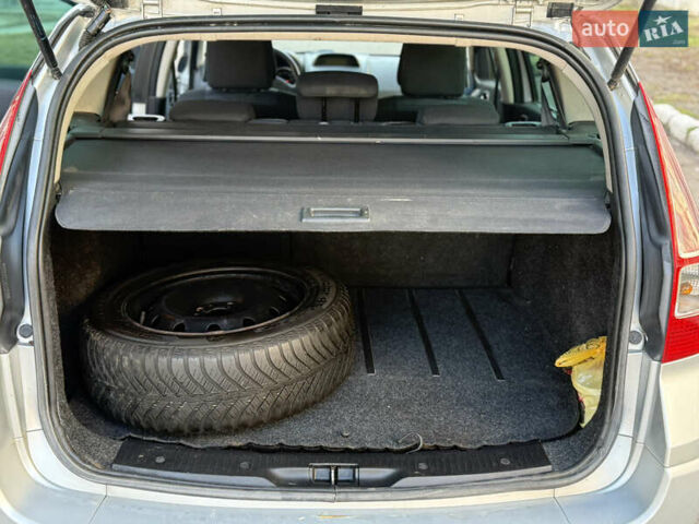 Серый Рено Меган, объемом двигателя 1.6 л и пробегом 213 тыс. км за 5650 $, фото 17 на Automoto.ua