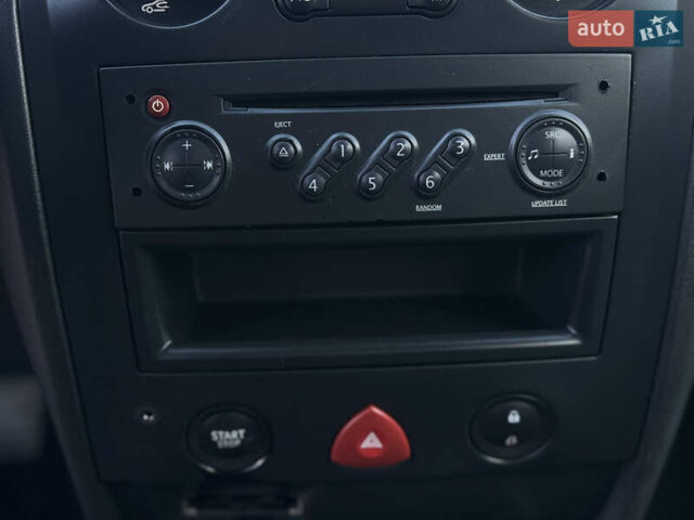 Сірий Рено Меган, об'ємом двигуна 1.6 л та пробігом 240 тис. км за 4950 $, фото 21 на Automoto.ua