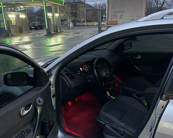 Серый Рено Меган, объемом двигателя 1.5 л и пробегом 385 тыс. км за 5600 $, фото 7 на Automoto.ua