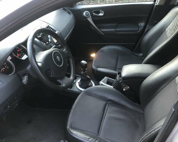 Серый Рено Меган, объемом двигателя 2 л и пробегом 205 тыс. км за 6500 $, фото 9 на Automoto.ua