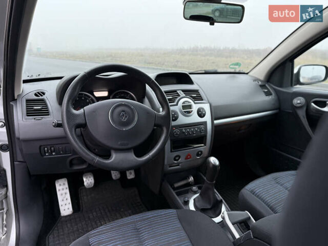 Серый Рено Меган, объемом двигателя 1.6 л и пробегом 213 тыс. км за 5100 $, фото 21 на Automoto.ua