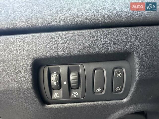 Сірий Рено Меган, об'ємом двигуна 1.6 л та пробігом 200 тис. км за 6300 $, фото 32 на Automoto.ua