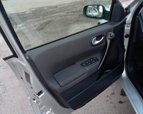 Серый Рено Меган, объемом двигателя 1.6 л и пробегом 230 тыс. км за 5299 $, фото 1 на Automoto.ua