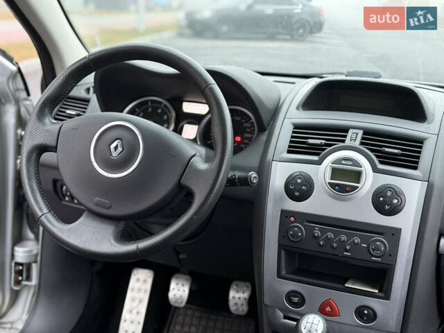 Серый Рено Меган, объемом двигателя 1.6 л и пробегом 213 тыс. км за 5100 $, фото 30 на Automoto.ua