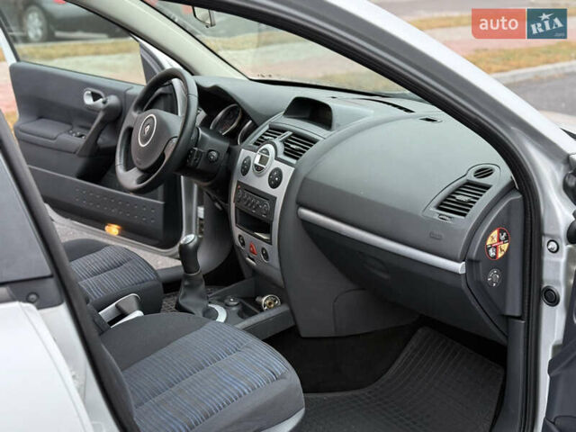 Серый Рено Меган, объемом двигателя 1.6 л и пробегом 213 тыс. км за 5100 $, фото 26 на Automoto.ua