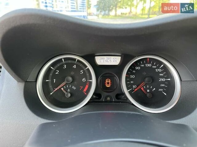 Сірий Рено Меган, об'ємом двигуна 1.6 л та пробігом 200 тис. км за 6300 $, фото 27 на Automoto.ua