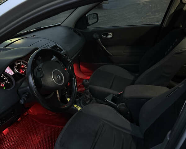 Серый Рено Меган, объемом двигателя 1.5 л и пробегом 385 тыс. км за 5600 $, фото 8 на Automoto.ua