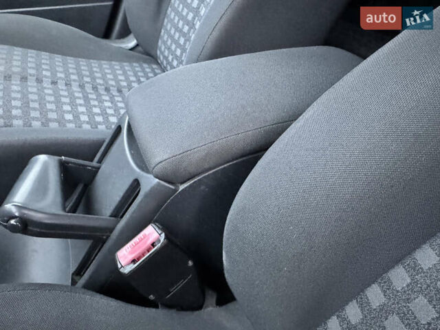 Сірий Рено Меган, об'ємом двигуна 1.6 л та пробігом 184 тис. км за 4799 $, фото 21 на Automoto.ua