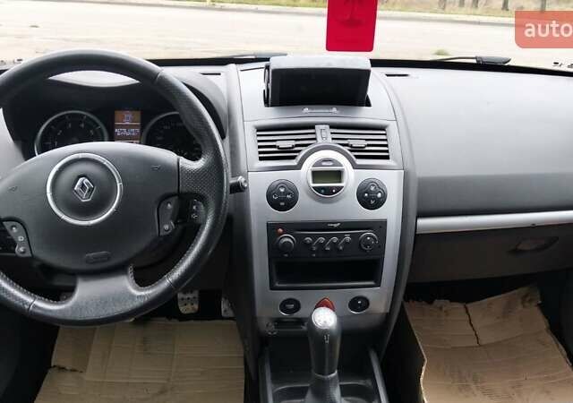 Серый Рено Меган, объемом двигателя 1.6 л и пробегом 232 тыс. км за 5600 $, фото 5 на Automoto.ua