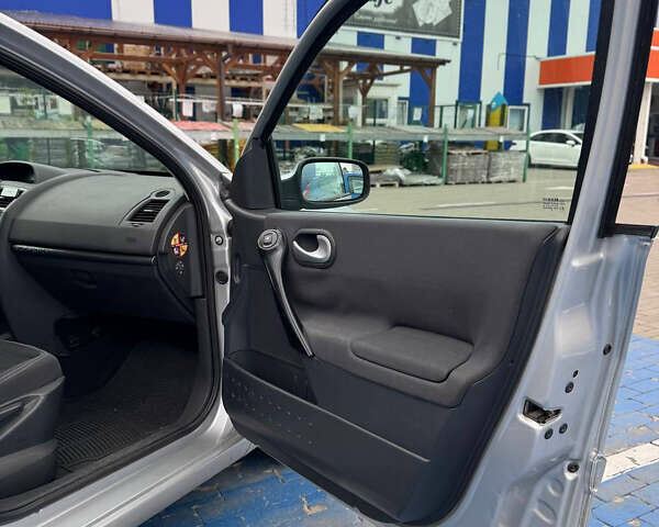 Сірий Рено Меган, об'ємом двигуна 1.87 л та пробігом 320 тис. км за 5400 $, фото 4 на Automoto.ua