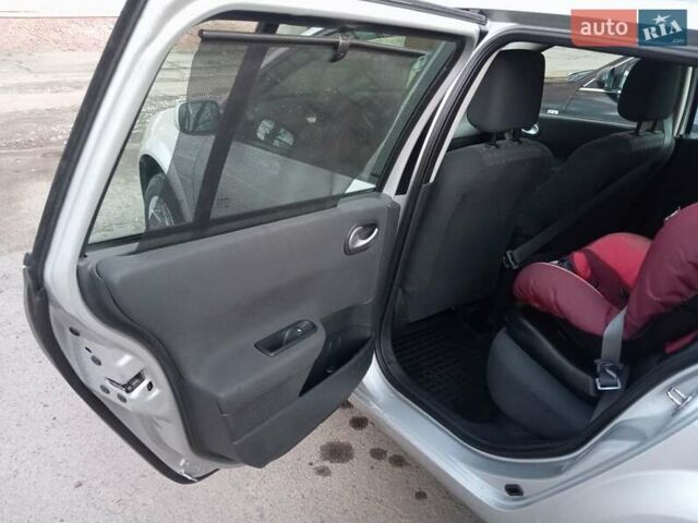 Серый Рено Меган, объемом двигателя 1.6 л и пробегом 230 тыс. км за 5299 $, фото 2 на Automoto.ua