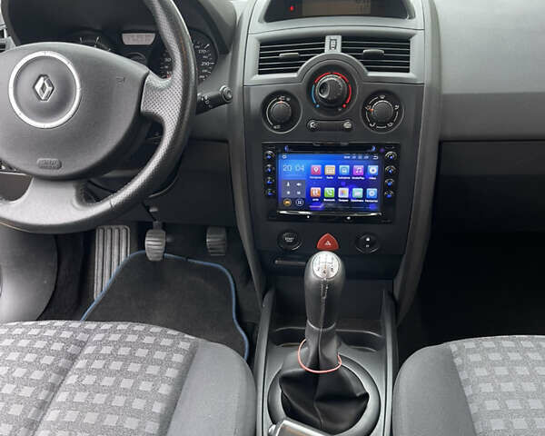 Серый Рено Меган, объемом двигателя 1.6 л и пробегом 217 тыс. км за 5350 $, фото 31 на Automoto.ua