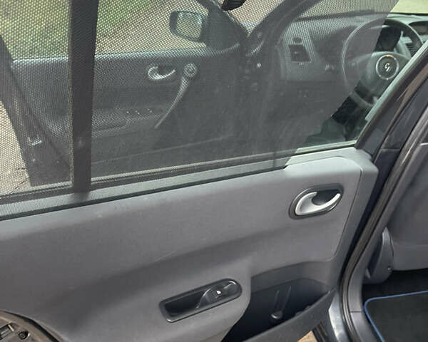 Серый Рено Меган, объемом двигателя 1.6 л и пробегом 217 тыс. км за 5350 $, фото 39 на Automoto.ua