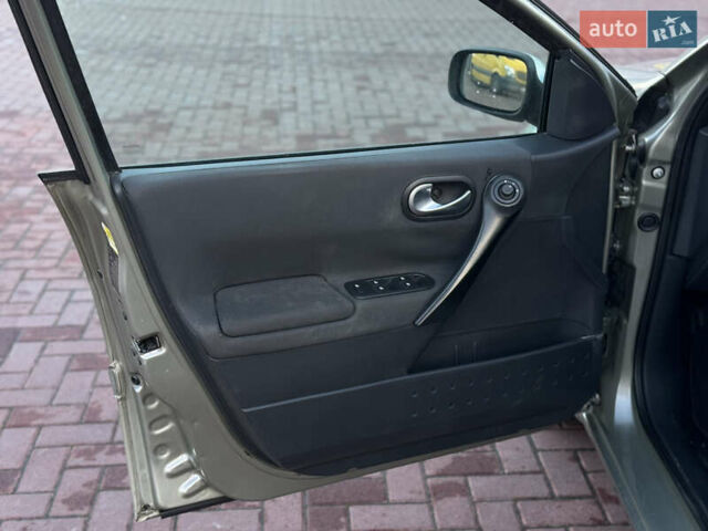 Сірий Рено Меган, об'ємом двигуна 1.6 л та пробігом 240 тис. км за 4950 $, фото 15 на Automoto.ua