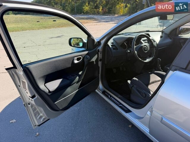 Сірий Рено Меган, об'ємом двигуна 1.5 л та пробігом 301 тис. км за 4999 $, фото 38 на Automoto.ua
