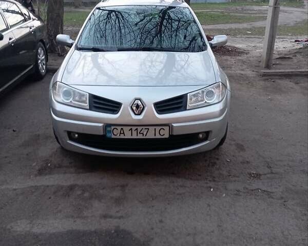 Серый Рено Меган, объемом двигателя 1.6 л и пробегом 230 тыс. км за 5299 $, фото 9 на Automoto.ua