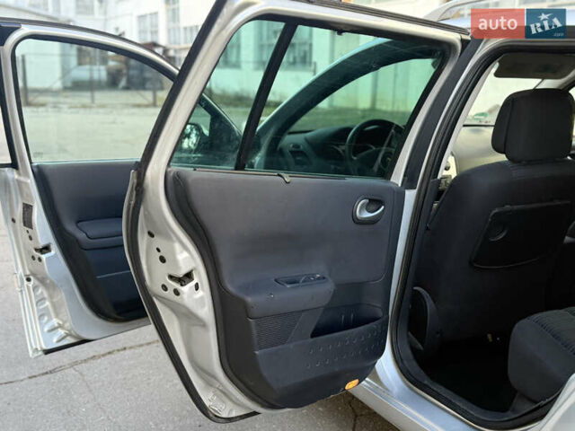 Серый Рено Меган, объемом двигателя 1.6 л и пробегом 213 тыс. км за 5650 $, фото 16 на Automoto.ua