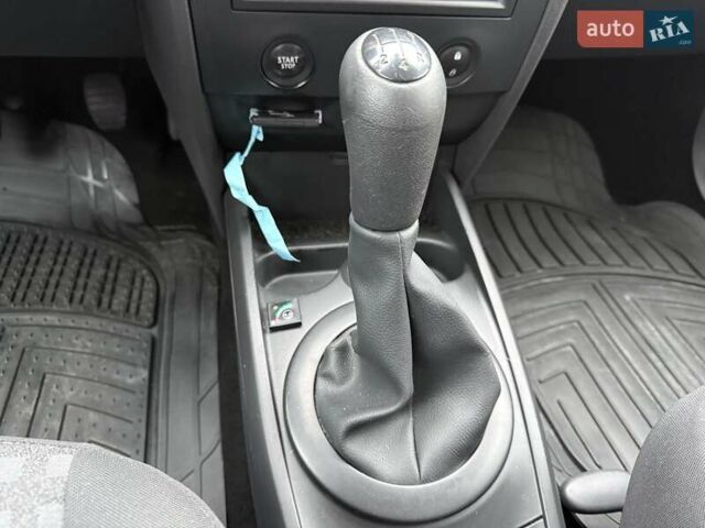 Сірий Рено Меган, об'ємом двигуна 1.6 л та пробігом 212 тис. км за 5950 $, фото 19 на Automoto.ua
