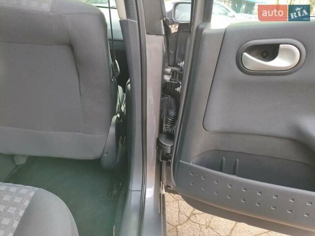 Сірий Рено Меган, об'ємом двигуна 1.6 л та пробігом 185 тис. км за 5600 $, фото 38 на Automoto.ua