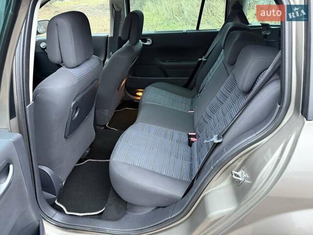 Сірий Рено Меган, об'ємом двигуна 1.6 л та пробігом 213 тис. км за 5890 $, фото 15 на Automoto.ua