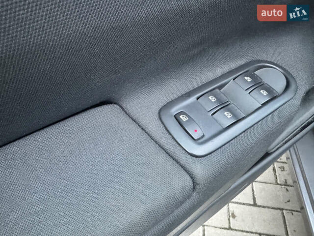 Сірий Рено Меган, об'ємом двигуна 1.6 л та пробігом 184 тис. км за 4799 $, фото 25 на Automoto.ua
