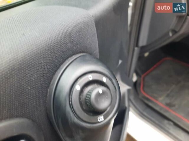 Серый Рено Меган, объемом двигателя 1.6 л и пробегом 224 тыс. км за 5850 $, фото 56 на Automoto.ua