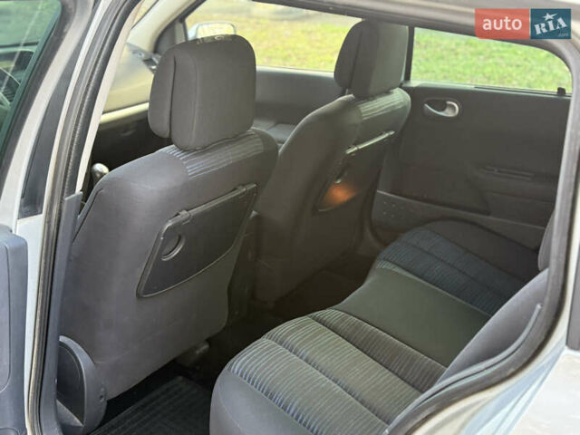 Серый Рено Меган, объемом двигателя 1.6 л и пробегом 213 тыс. км за 5650 $, фото 15 на Automoto.ua