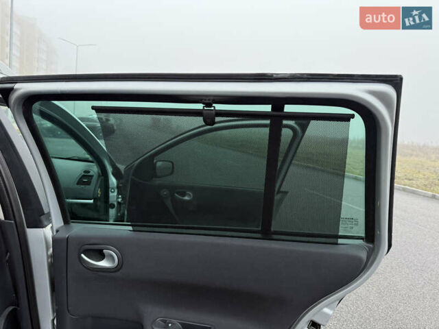 Серый Рено Меган, объемом двигателя 1.6 л и пробегом 213 тыс. км за 5100 $, фото 41 на Automoto.ua