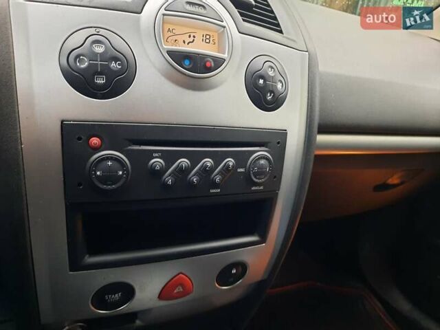 Серый Рено Меган, объемом двигателя 1.6 л и пробегом 224 тыс. км за 5850 $, фото 115 на Automoto.ua