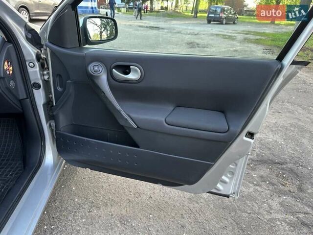 Сірий Рено Меган, об'ємом двигуна 1.6 л та пробігом 200 тис. км за 6300 $, фото 22 на Automoto.ua