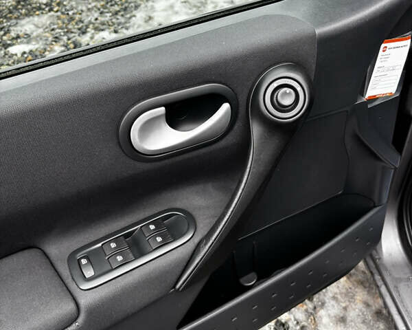 Серый Рено Меган, объемом двигателя 1.6 л и пробегом 178 тыс. км за 6800 $, фото 8 на Automoto.ua