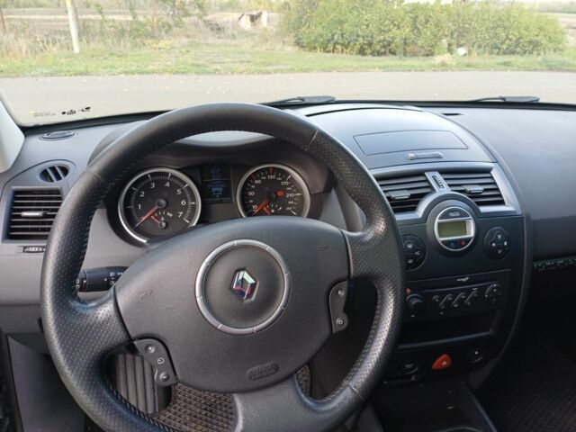 Серый Рено Меган, объемом двигателя 1.6 л и пробегом 211 тыс. км за 5800 $, фото 17 на Automoto.ua