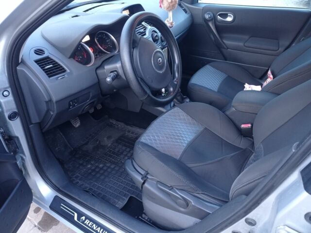 Сірий Рено Меган, об'ємом двигуна 2 л та пробігом 220 тис. км за 4700 $, фото 3 на Automoto.ua