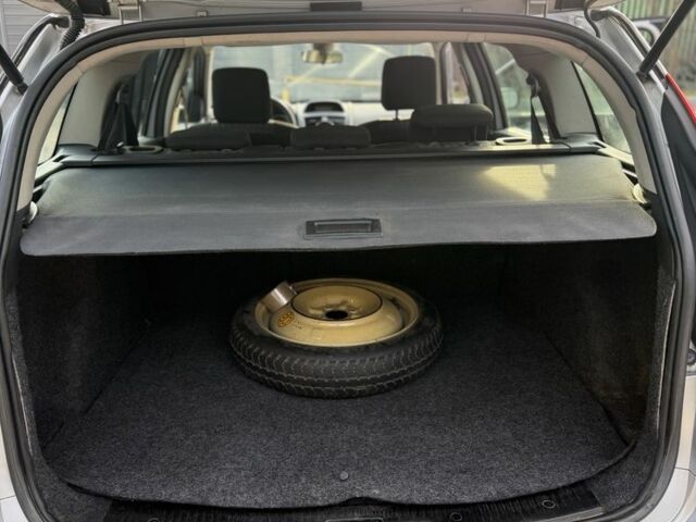 Серый Рено Меган, объемом двигателя 1.6 л и пробегом 271 тыс. км за 4450 $, фото 6 на Automoto.ua