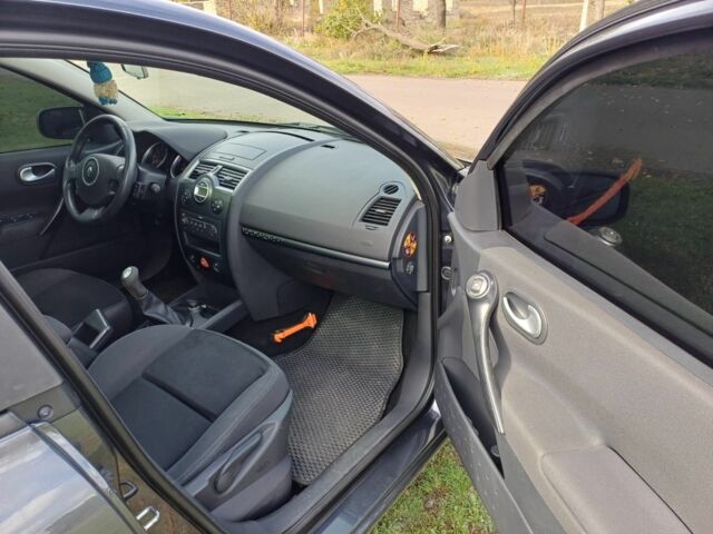 Серый Рено Меган, объемом двигателя 1.6 л и пробегом 211 тыс. км за 5800 $, фото 7 на Automoto.ua